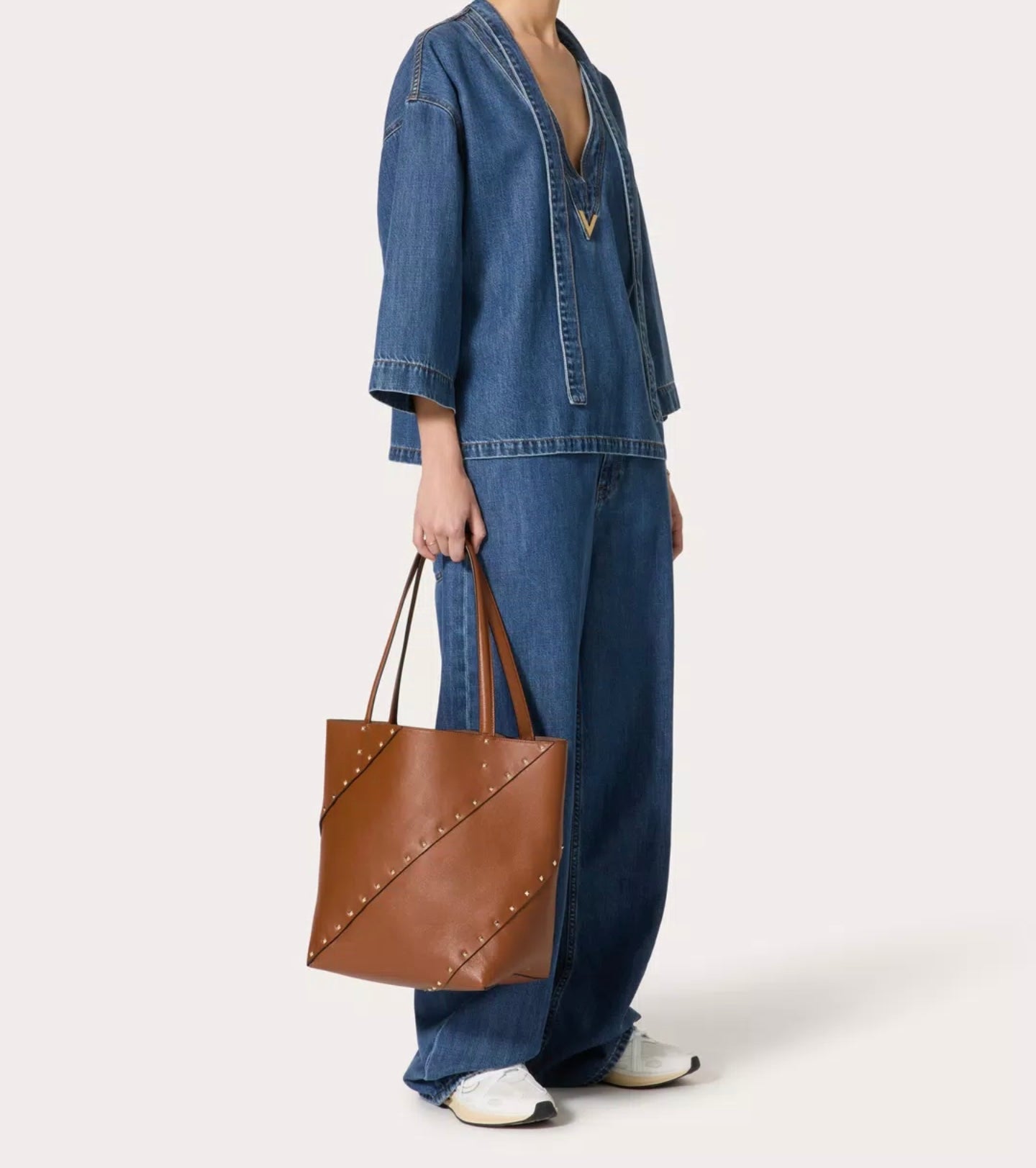 Valentino Garavani Valentino Garavani Rockstud Wispy Shopping Bag