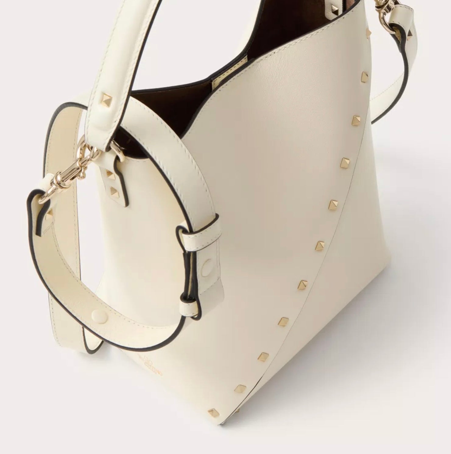 Valentino Garavani Valentino Garavani Rockstud Wispy Calfskin Bucket Bag