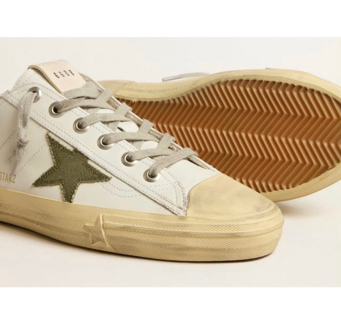 Golden Goose V Star 2 Sneakers