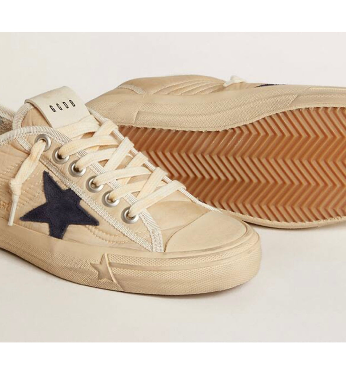 Golden Goose V Star 2 Sneakers