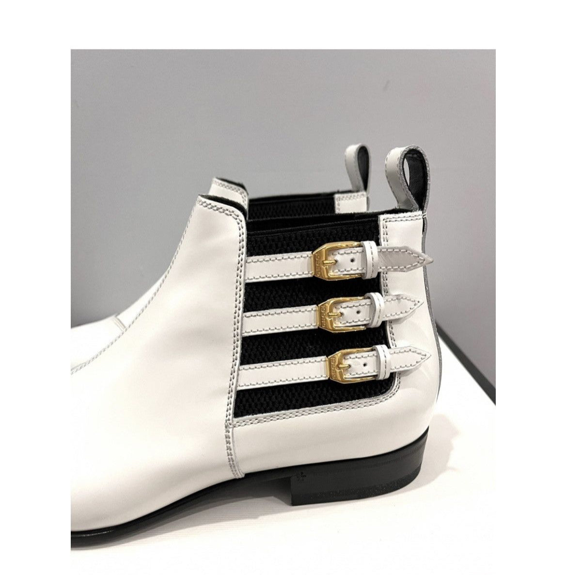 Gucci Buckle Pointed Toe leather Ankle Boots