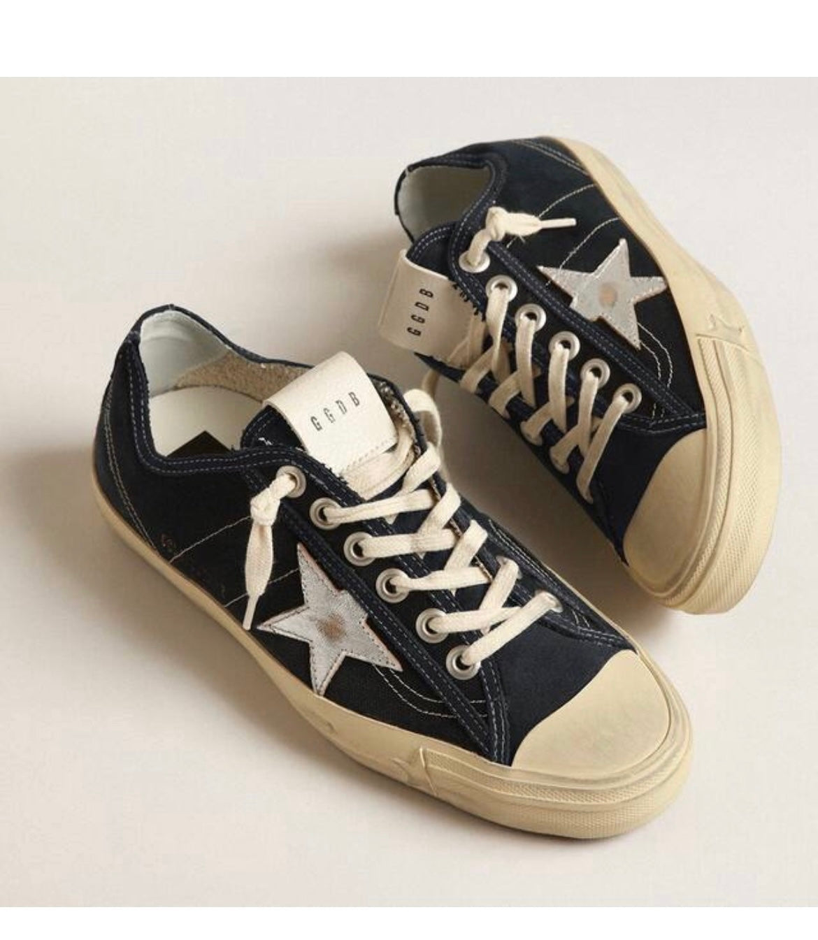 Golden Goose V Star 2 Sneakers