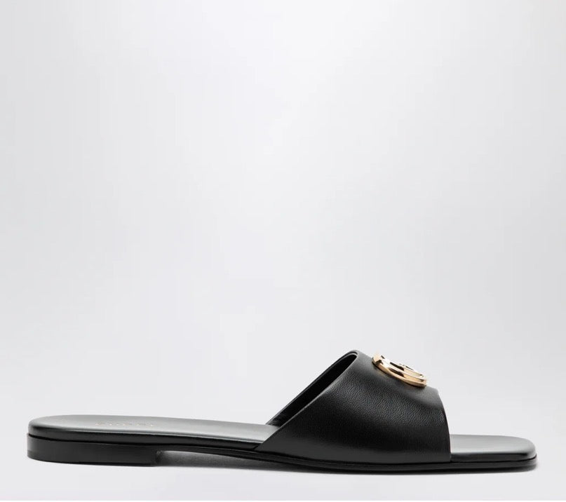 Gucci GG Slide Sandal (120)
