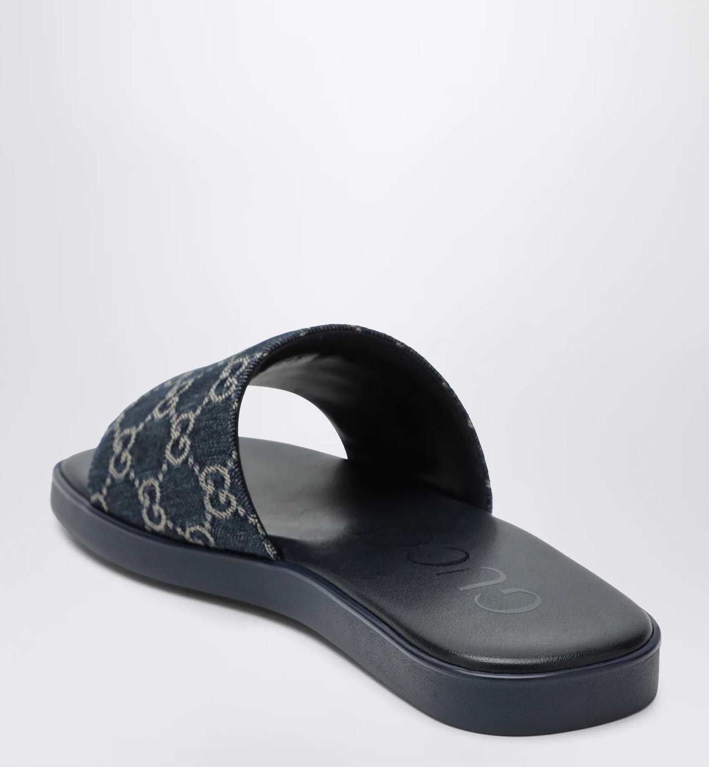 Gucci GG Slide Sandal (120)