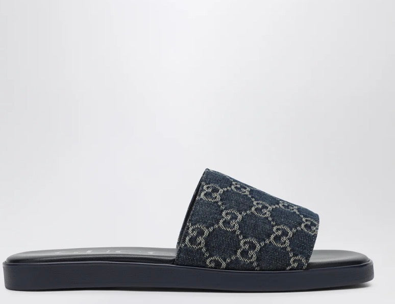 Gucci GG Slide Sandal (120)