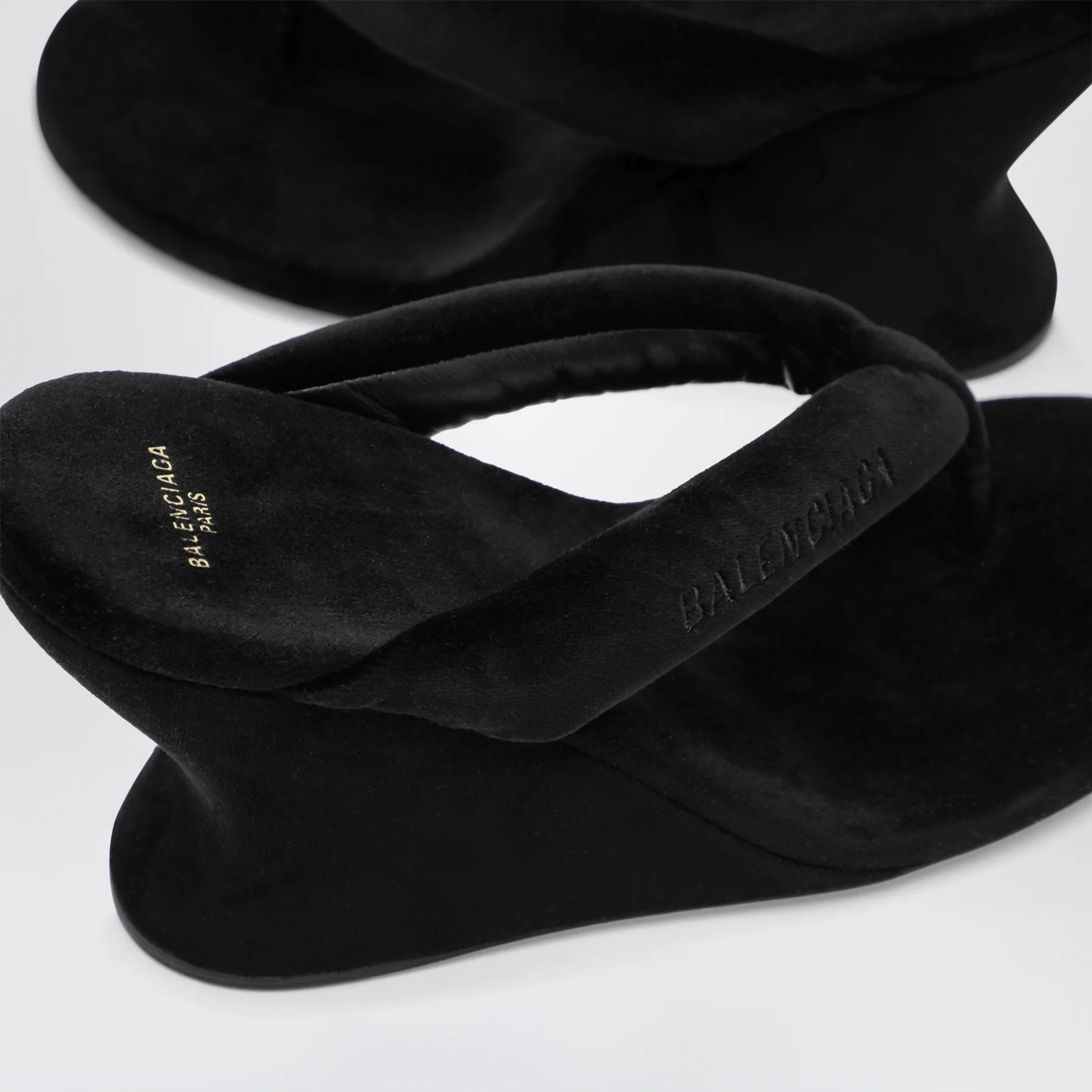 Balenciaga Gaeta Wedge Thong (120)
