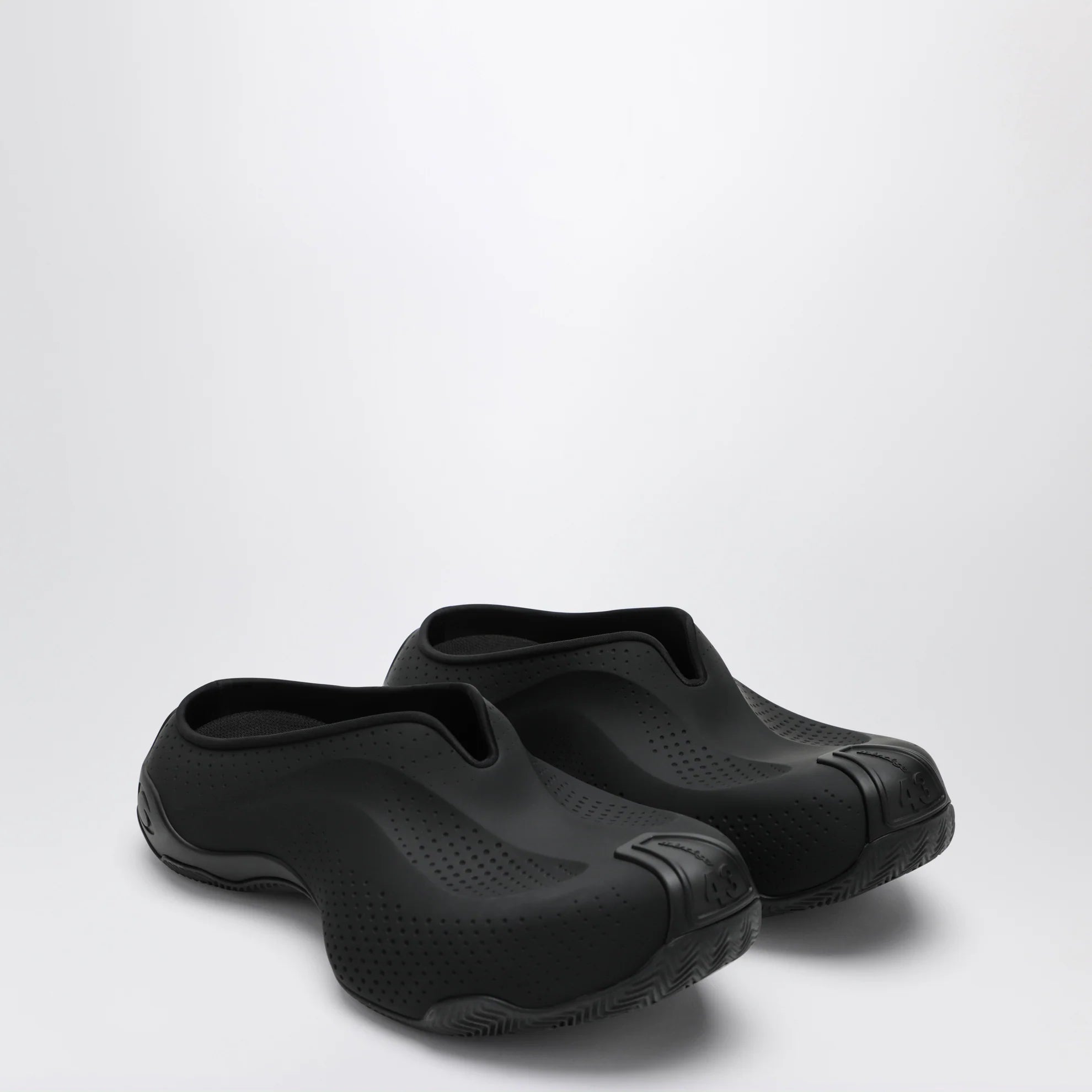 Balenciaga Slip-on Sneakers (120)