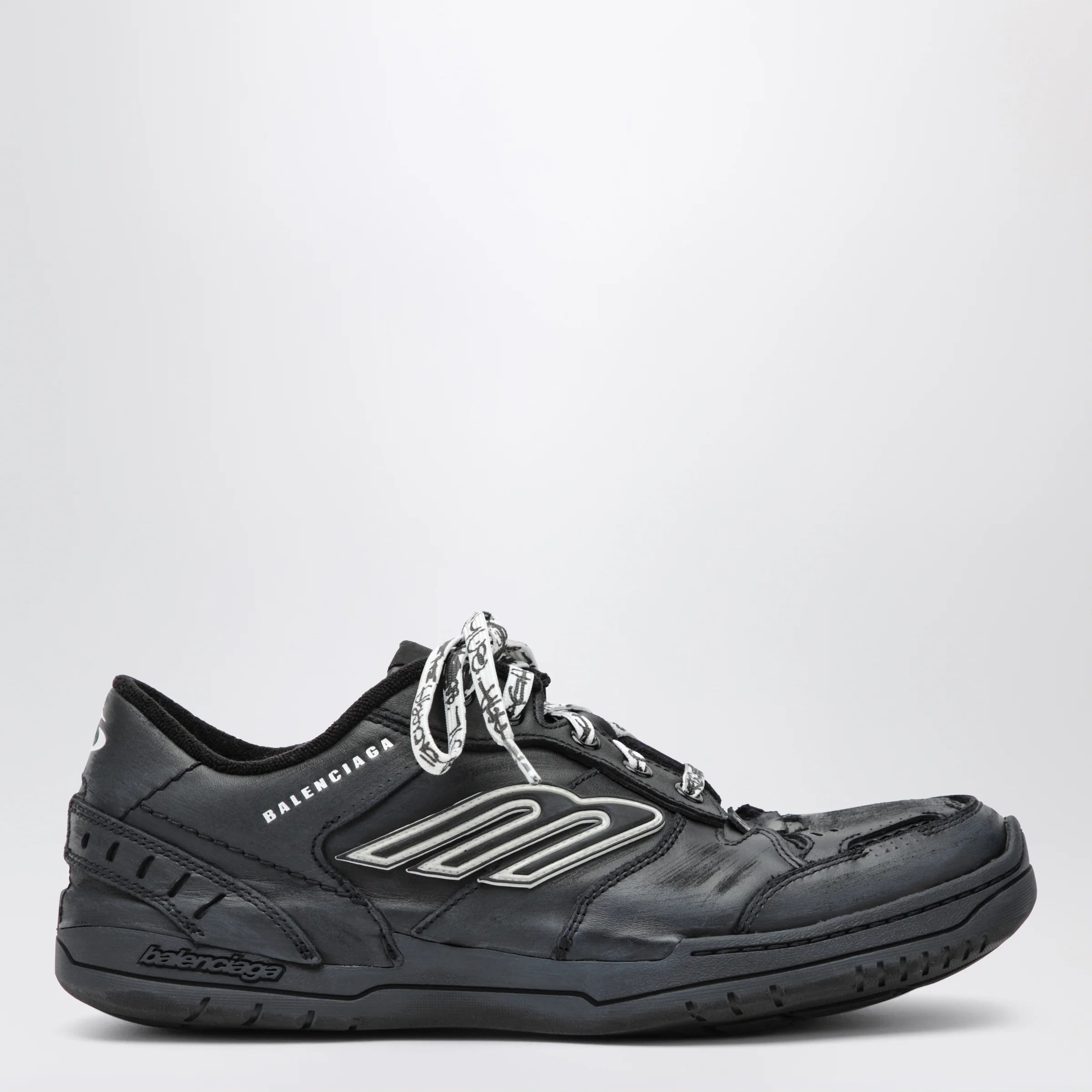Balenciaga Hamptons Worn-Out Sneakers (120)