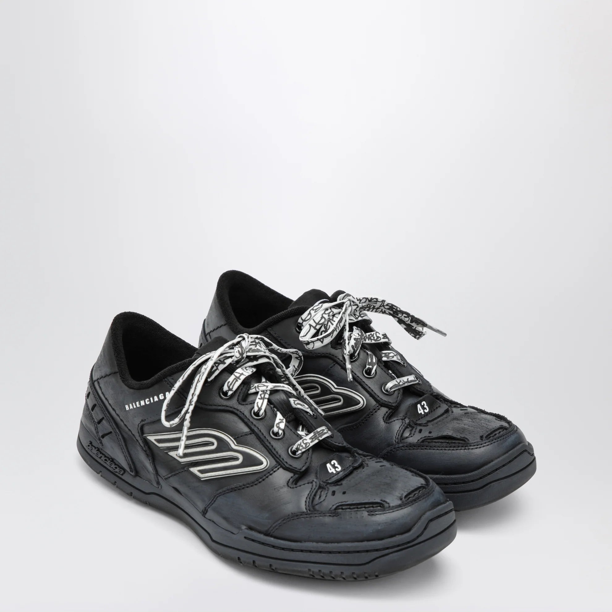 Balenciaga Hamptons Worn-Out Sneakers (120)